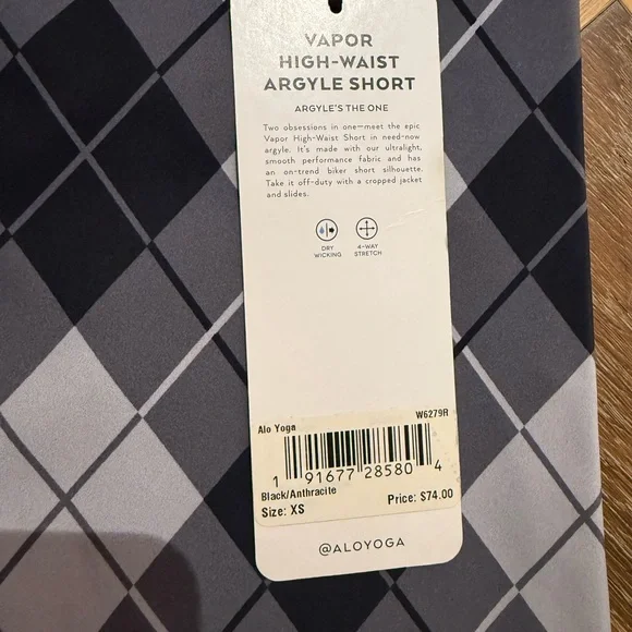 ALO Yoga Black and Gray Sports Bra & Short Set - Picture 3 of 6